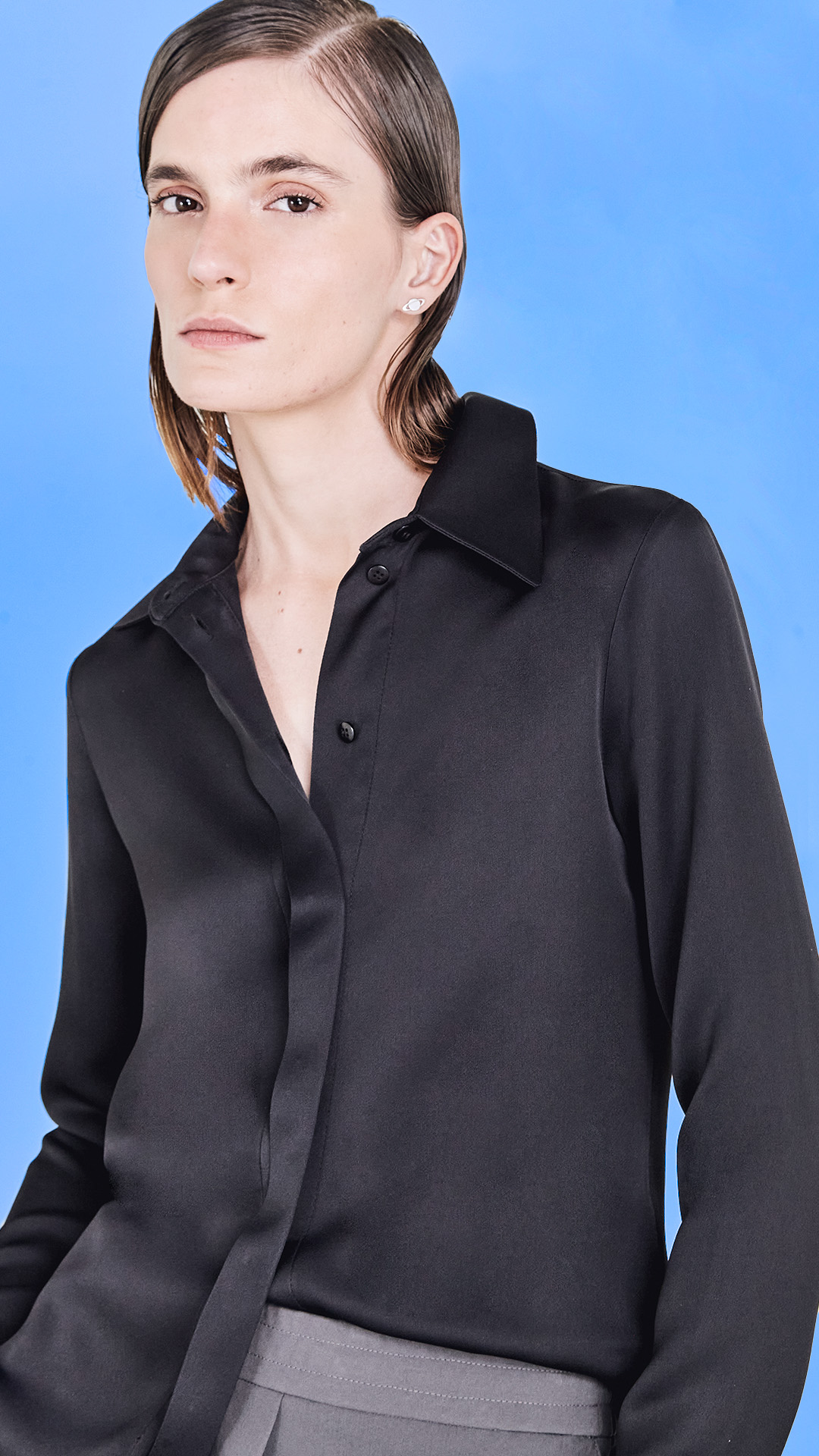 Camisa de seda: uma peça clássica que vai do trabalho ao coquetel