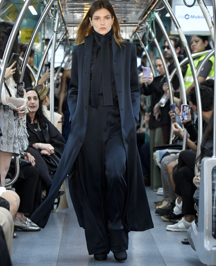 Gloria Coelho no SPFW: um desfile sobre tempo, movimento e inovação